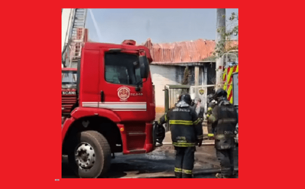 Empresa de resíduos ambientais é consumida por incêndio em Votuporanga empresa-de-residuos-ambientais-e-consumida-por-incendio-em-votuporanga