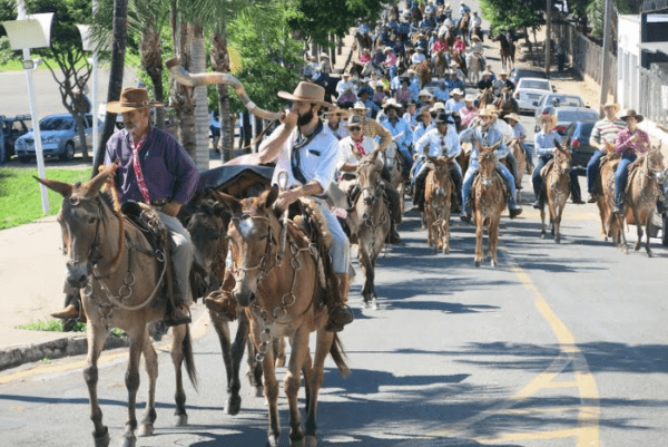 Monte Aprazível entra no clima do rodeio com cavalgada e queima do alho domingo agora monte-aprazivel-entra-no-clima-do-rodeio-com-cavalgada-e-queima-do-alho-neste-domingo