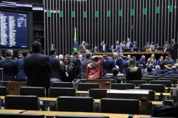 Avança na Câmara PL de revisão do BPC e limite do salário mínimo avanca-na-camara-pl-de-revisao-do-bpc-e-limite-do-salario-minimo