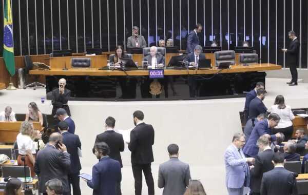 Oposição derrota governistas e Câmara aprova castração química para pedófilos oposicao-derrota-governistas-e-camara-aprova-castracao-quimica-para-pedofilos