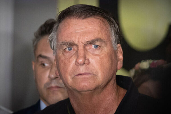 Sem passaporte: Moraes diz que risco de fuga de Bolsonaro se mantém sem-passaporte:-moraes-diz-que-risco-de-fuga-de-bolsonaro-permanece