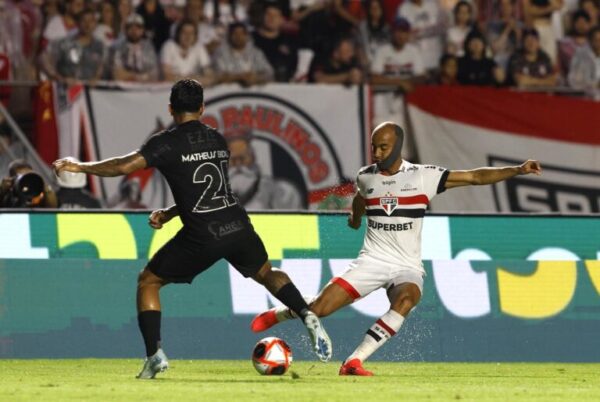 Lucas Moura brilha, Oscar desencanta e São Paulo bate Corinthians lucas-moura-brilha,-oscar-desencanta-e-sao-paulo-bate-corinthians