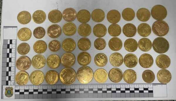 PF prende passageiro em aeroporto com R$ 500 mil em moedas de ouro pf-prende-passageiro-em-aeroporto-com-r$-500-mil-em-moedas-de-ouro