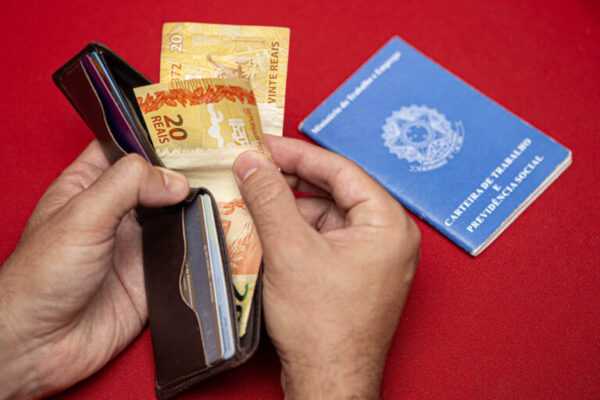 PIS/Pasep: nascidos no mês de maio e junho recebem abono nesta quinta (15/5) pis/pasep:-nascidos-em-maio-e-junho-recebem-abono-nesta-quinta-(15/5)