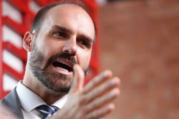 Vídeo de Eduardo irrita ala do PL que prefere Michelle ou Tarcísio video-de-eduardo-irrita-ala-do-pl-que-prefere-michelle-ou-tarcisio
