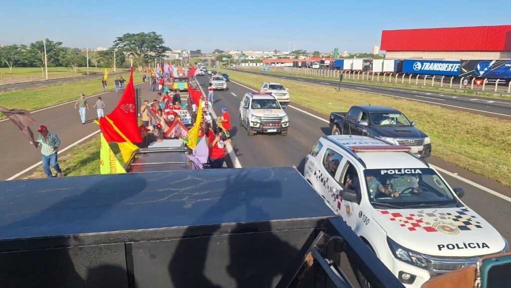 marcha-do-acampamento-vale-do-amanhecer-termina-na-rodovia-euclides-da-cunha 