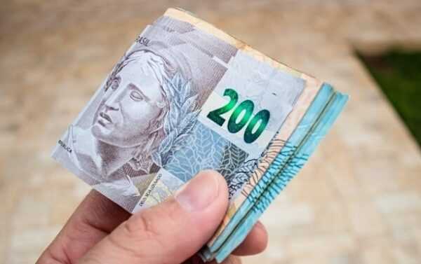 Golpista é apreendido ao tentar passar nota falsa em barraca de rodeio golpista-e-preso-ao-tentar-passar-nota-falsa-em-barraca-de-rodeio