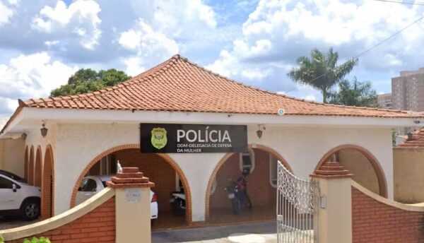 Mulher é esfaqueada e abandonada as margens de vicinal em Votuporanga mulher-e-esfaqueada e-abandonada-as-margens-de-vicinal-em-votuporanga