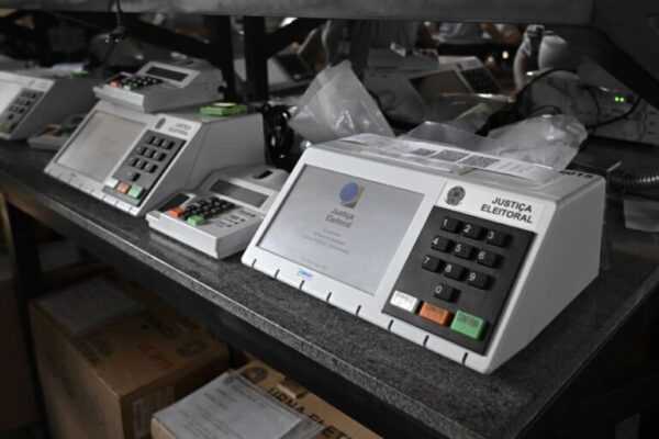 Saiba quando as urnas iniciam a ser testadas para as eleições de 2026 saiba-quando-as-urnas-comecam-a-ser-testadas-para-as-eleicoes-de-2026