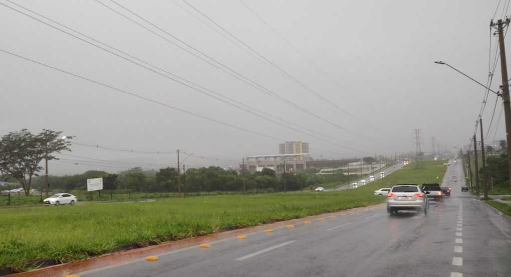 interior de-sp pode-acumular-100-mm-de-chuva-e-registrar-ventos-de-ate-110-km/h 