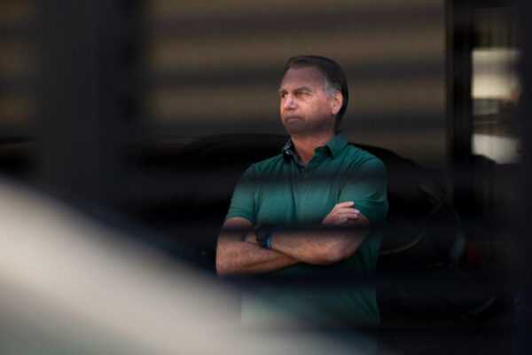 O que realiza-se depois de Bolsonaro ser detido com tornozeleira violada o-que-acontece-apos-bolsonaro-ser-preso-com-tornozeleira-violada