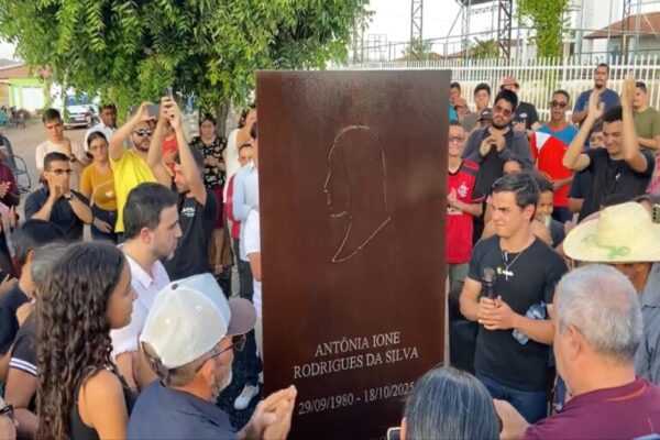 CE: cozinheira da PM morta por faccionados recebe homenagem póstuma ce:-cozinheira-da-pm-morta-por-faccionados-recebe-homenagem-postuma