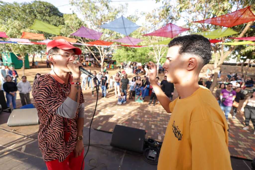 batalha-do-half-transforma-a-praca-em-palco-de-rima,-inclusao-e-cultura-hip-hop