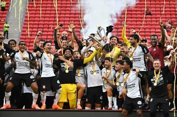 Bicampeão! Corinthians bate o Flamengo e vence a Supercopa do Brasil bicampeao! corinthians bate-o-flamengo-e vence a-supercopa-do-brasil