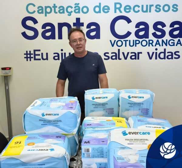 Aposentada doa centenas de fraldas para a Santa Casa de Votuporanga aposentada-doa-centenas-de-fraldas-para-a-santa-casa-de-votuporanga