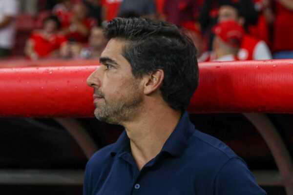 Abel Ferreira sobre caso de racismo contra Vini Jr: “Crise de valores” abel-ferreira-sobre-caso-de-racismo-contra-vini-jr:-“crise-de-valores”