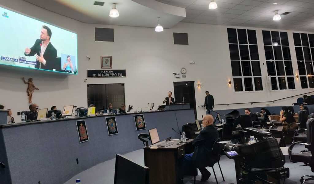 Câmara pauta três projetos para votação na segunda-feira; sessão deve ser tumultuada camara pauta tres projetos para votacao na segunda-feira; sessao deve ser tumultuada