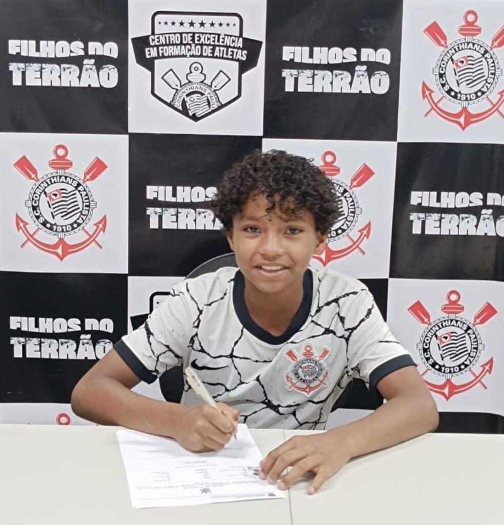 Garoto de 10 anos de Riolândia é contratado para a base do Corinthians menino-de-10-anos-de riolandia e-contratado-para-a-base-do-corinthians