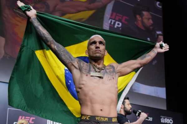 Com cinturão BMF, Charles do Bronx conquista feito inédito no UFC com-cinturao-bmf,-charles-do-bronx-conquista-feito-inedito-no-ufc
