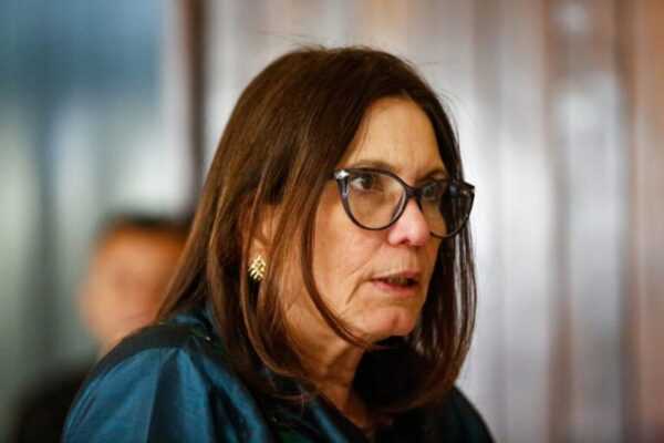 Depois de falar com médico, Bia Kicis diz que Bolsonaro fica “muito melhor” apos-falar-com-medico,-bia-kicis-diz-que-bolsonaro-esta-“muito-melhor”