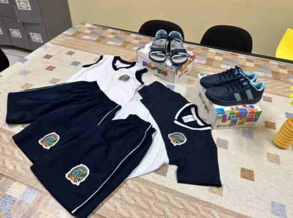 apos 1-ano-sem-entregar uniformes, prefeitura-notifica empresa em-atraso 