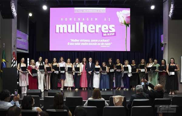 Deputado Dalben homenageia mulheres paulistas na Alesp