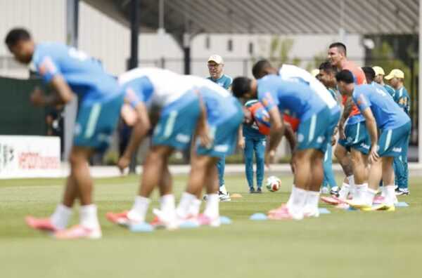 Ancelotti repete time, observa variações e trabalha bola parada ancelotti-repete-time,-observa-variacoes-e-trabalha-bola-parada