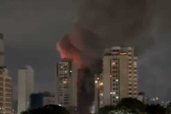 incendio-de-grandes-proporcoes-atinge-galpoes-na-lapa,-em-sao-paulo