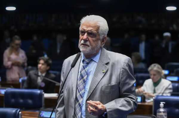 Jaques Wagner admite relação com ex-sócio do Banco Master jaques-wagner-admite-relacao-com-ex-socio-do-banco-master