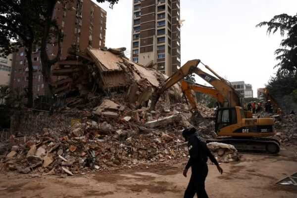 Número de mortos em terremoto na Venezuela sobe para 920 numero-de-mortos-em-terremoto-na-venezuela-sobe-para-920
