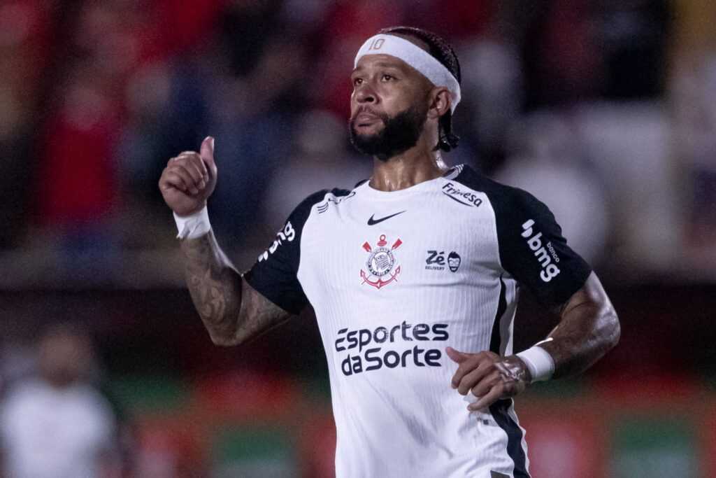 corintianos-reagem-a-saida-de-memphis-depay:-“vergonha”