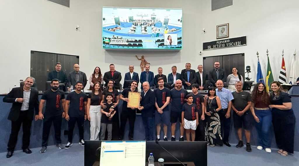 Câmara entrega Voto de Congratulação ao esportista Yan Alves Fontes por destaque no Kickboxing camara-entrega-voto-de-congratulacao-ao-atleta-yan-alves-fontes-por-destaque-no-kickboxing